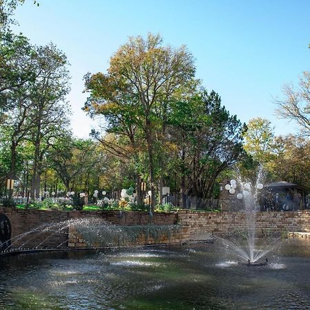 7744 Ranch Glamping Resort ออสติน ภายนอก รูปภาพ
