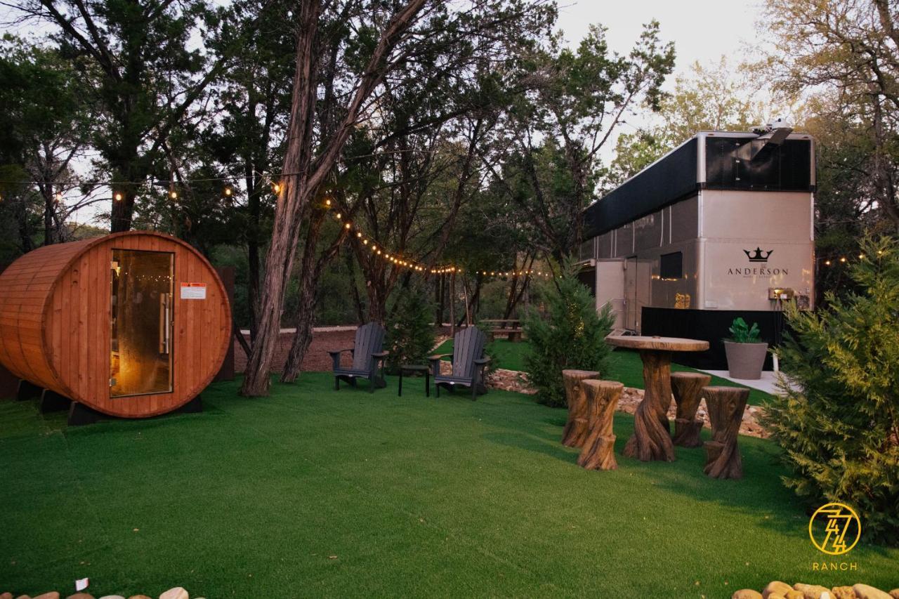 7744 Ranch Glamping Resort ออสติน ภายนอก รูปภาพ