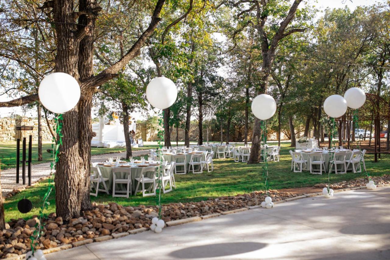 7744 Ranch Glamping Resort ออสติน ภายนอก รูปภาพ