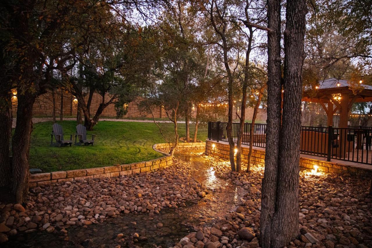 7744 Ranch Glamping Resort ออสติน ภายนอก รูปภาพ