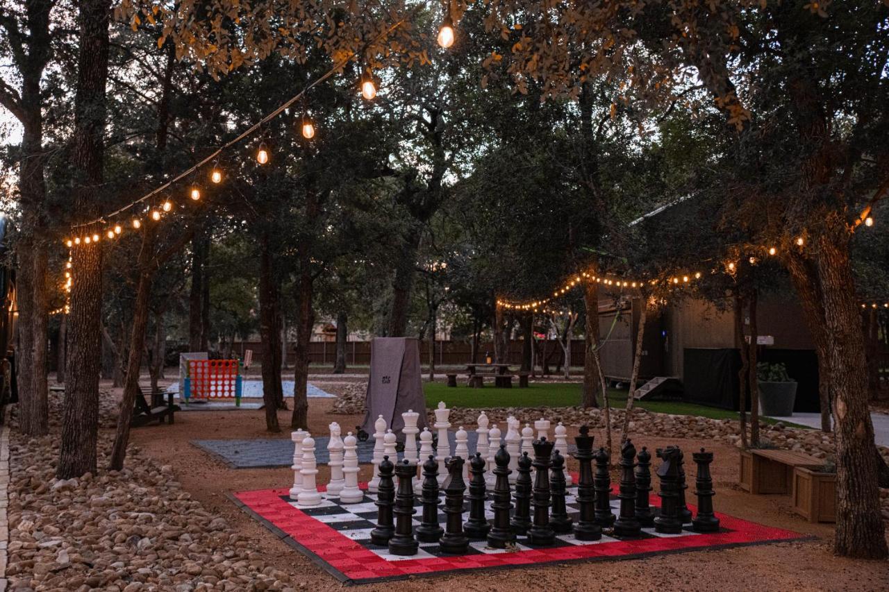 7744 Ranch Glamping Resort ออสติน ภายนอก รูปภาพ