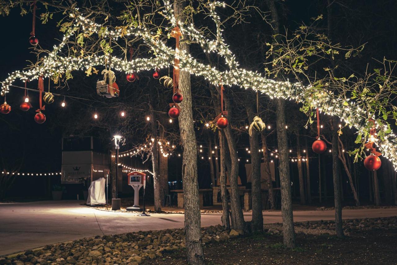 7744 Ranch Glamping Resort ออสติน ภายนอก รูปภาพ